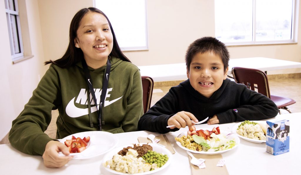 JustHourglasses.com Provides 200 Thanksgiving Meals to Omaha Area Homeless